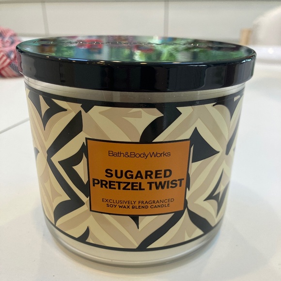Bath & body Works sugared pretzel twist three wick candle - Picture 1 of 5